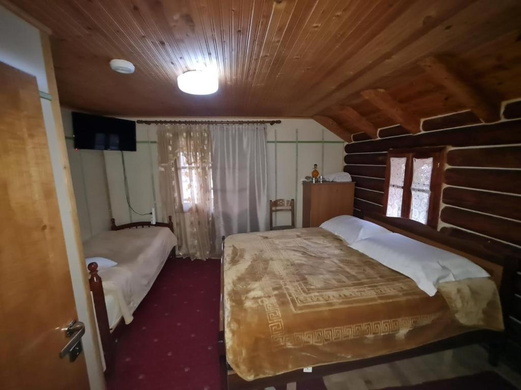 Sofra Kolonjare Agroturizem Hotel Erseke Buitenkant foto